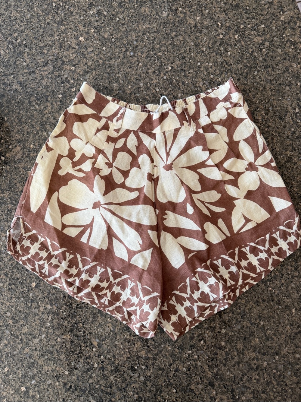 New size M Vitamin A Linen Shorts